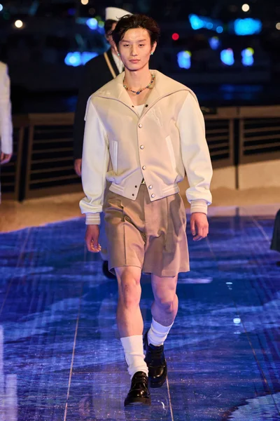 Look 13